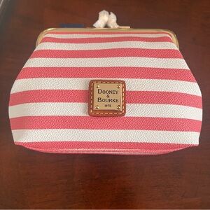 Dooney & Bourke Sullivan Large Kiss Lock Coin Purse. NWT
